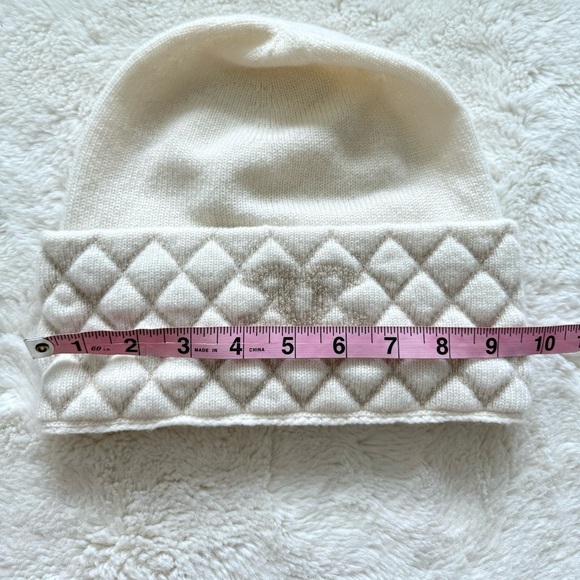 CHANEL women winter cashmere set scarf/ hat Authentic Retail 4500$ - Picture 4 of 10